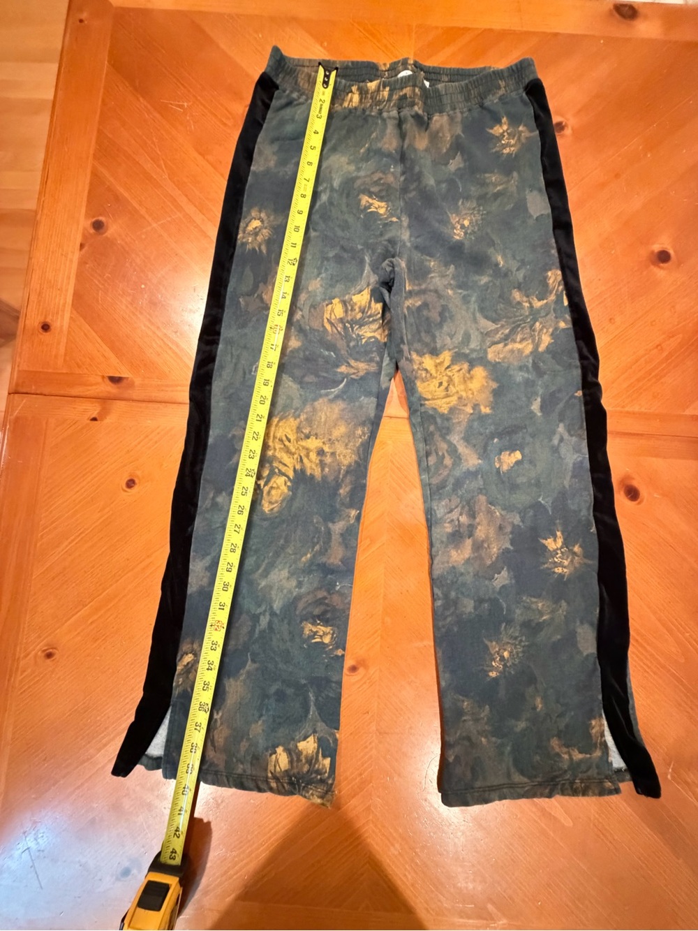 Johnny Was sweat plants with Black velvet Side Panels - Green & Gold